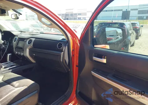 2017 Toyota Tundra Sr5 5.7L V8 из США, поврежденный, VIN 5TFEW5F19HX228776